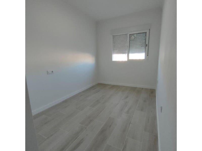 2 slaapkamer Halfvrijstaande villa te koop in Torrevieja met zwembad - € 239.900 (Ref: 9984885)