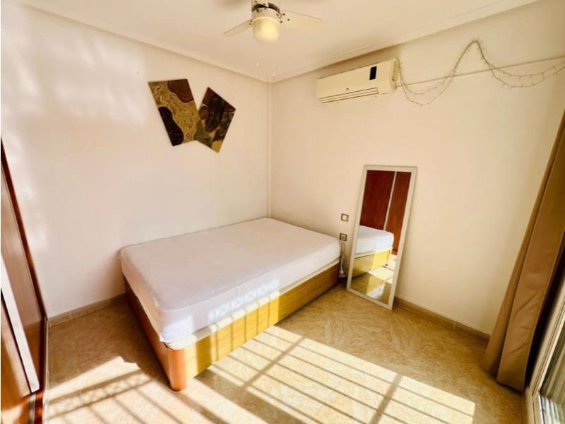 3 sovrum Semi-fristående Villa till salu i Torrevieja med pool - 279 900 € (Ref: 9984886)