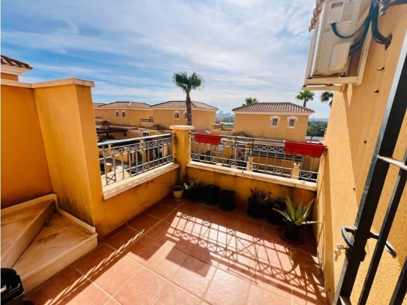 3 sovrum Semi-fristående Villa till salu i Torrevieja med pool - 279 900 € (Ref: 9984886)