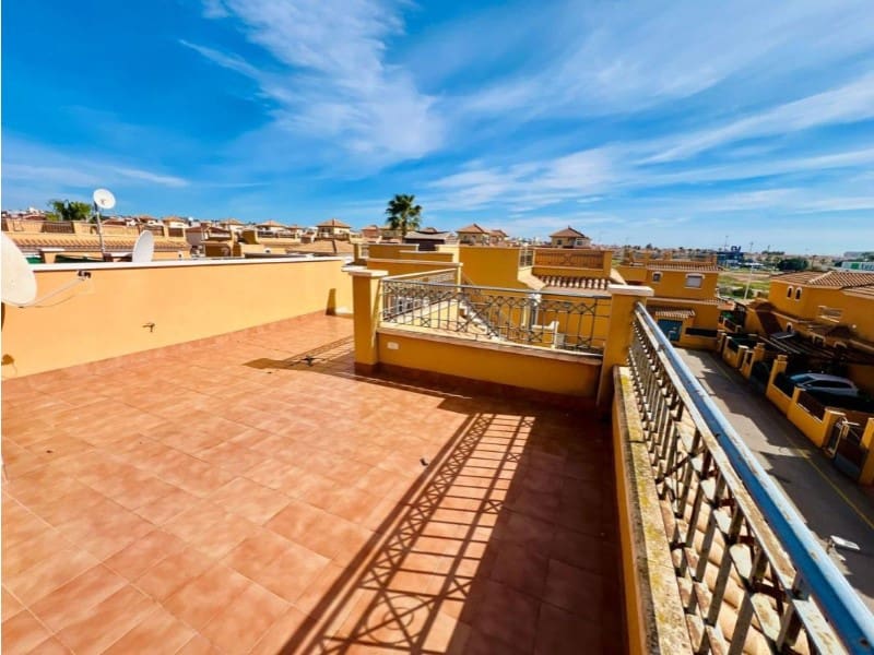 3 sovrum Semi-fristående Villa till salu i Torrevieja med pool - 279 900 € (Ref: 9984886)