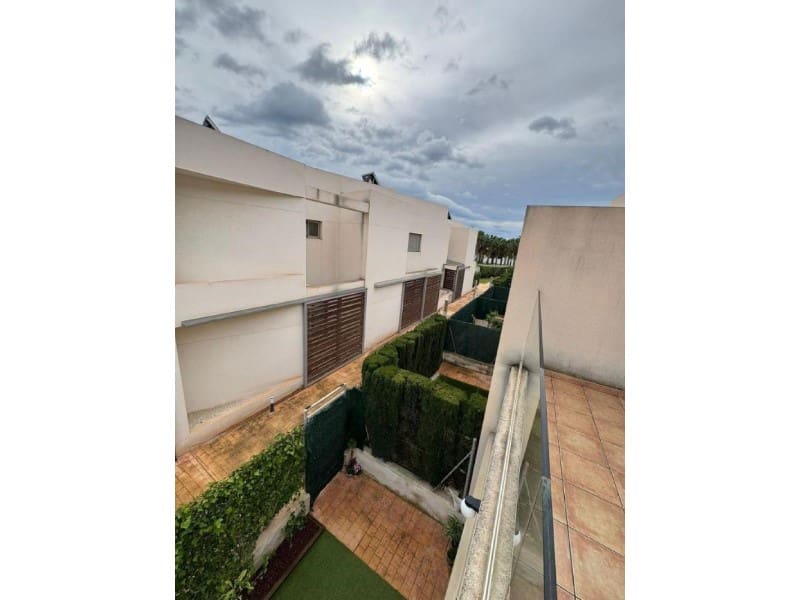 3 soveværelse Semi-Rækkehus til salg i Punta Prima med swimmingpool - € 375.000 (Ref: 9984889)