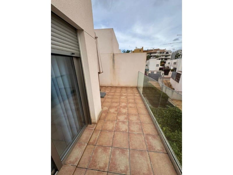 3 soveværelse Semi-Rækkehus til salg i Punta Prima med swimmingpool - € 375.000 (Ref: 9984889)