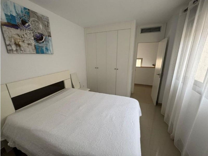 3 soveværelse Semi-Rækkehus til salg i Punta Prima med swimmingpool - € 375.000 (Ref: 9984889)