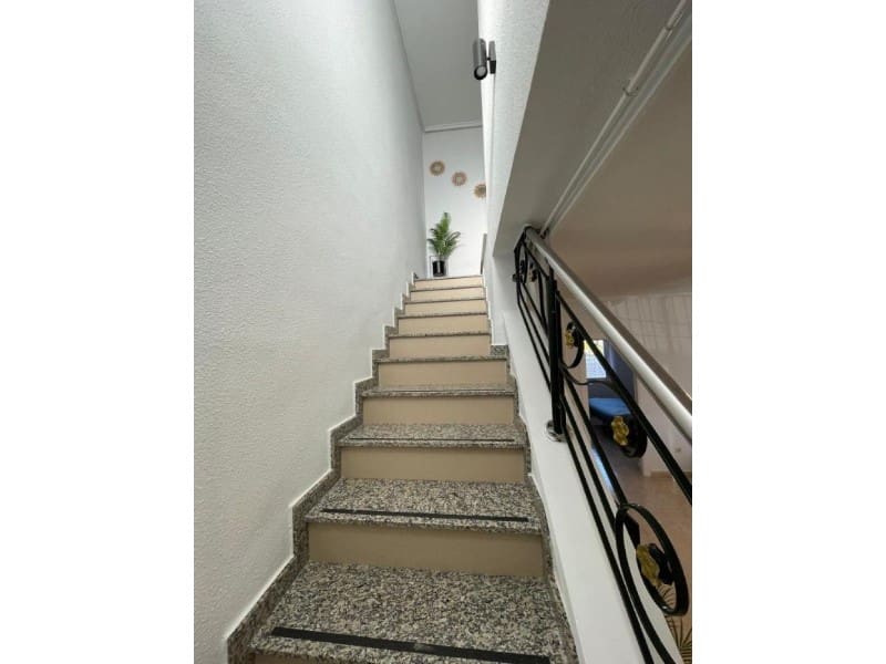 3 soveværelse Semi-Rækkehus til salg i Rojales med swimmingpool - € 244.900 (Ref: 9984891)