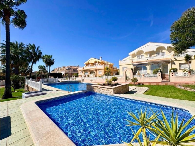 Pareado de 2 habitaciones en Rojales en venta con piscina - 185.000 € (Ref: 9984893)