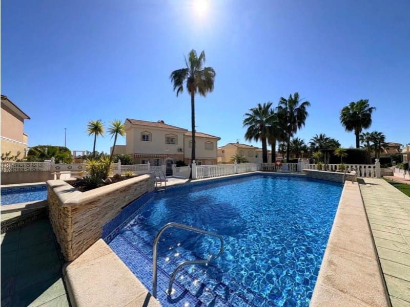 Pareado de 2 habitaciones en Rojales en venta con piscina - 185.000 € (Ref: 9984893)