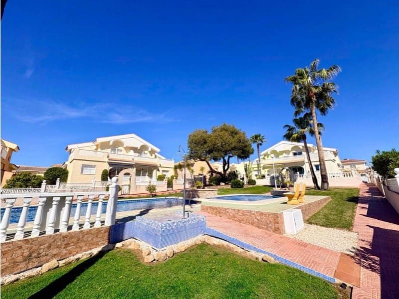 Pareado de 2 habitaciones en Rojales en venta con piscina - 185.000 € (Ref: 9984893)