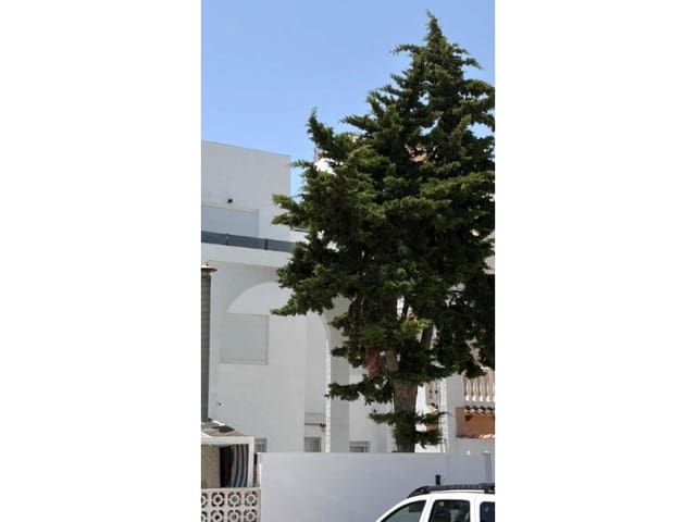 Pareado de 3 habitaciones en Nueva Torrevieja, Torrevieja en venta - 259.900 € (Ref: 9984896)