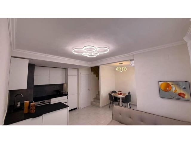 Pareado de 3 habitaciones en Nueva Torrevieja, Torrevieja en venta - 259.900 € (Ref: 9984896)