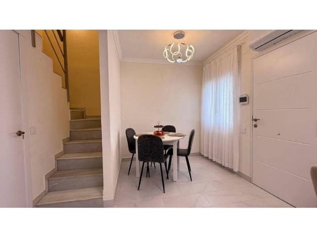 Pareado de 3 habitaciones en Nueva Torrevieja, Torrevieja en venta - 259.900 € (Ref: 9984896)