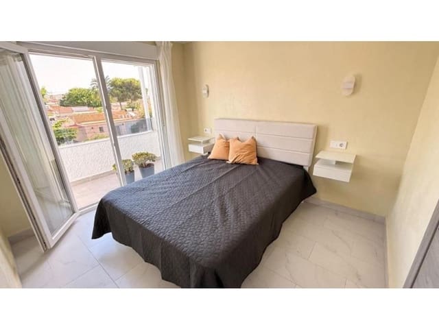 Pareado de 3 habitaciones en Nueva Torrevieja, Torrevieja en venta - 259.900 € (Ref: 9984896)