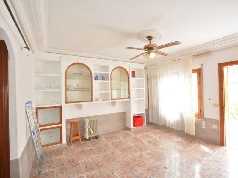 4 bedroom Semi-detached Villa for sale in Torrevieja with pool - € 235,000 (Ref: 9984897)