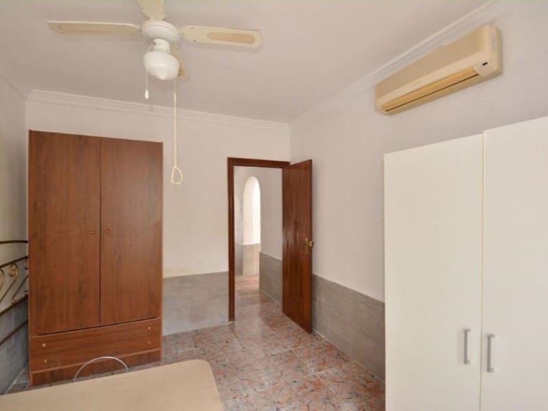 4 bedroom Semi-detached Villa for sale in Torrevieja with pool - € 235,000 (Ref: 9984897)