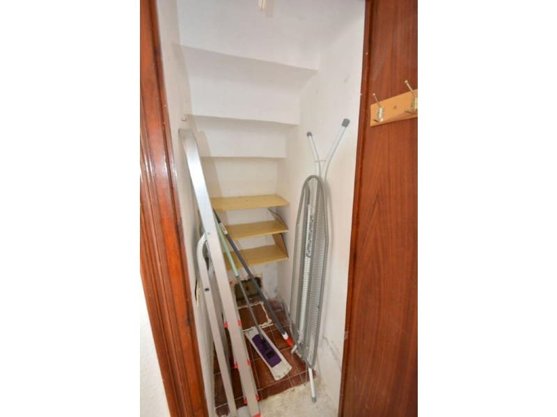 4 bedroom Semi-detached Villa for sale in Torrevieja with pool - € 235,000 (Ref: 9984897)