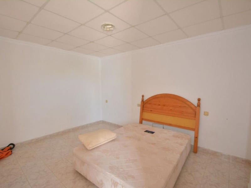 4 bedroom Semi-detached Villa for sale in Torrevieja with pool - € 235,000 (Ref: 9984897)