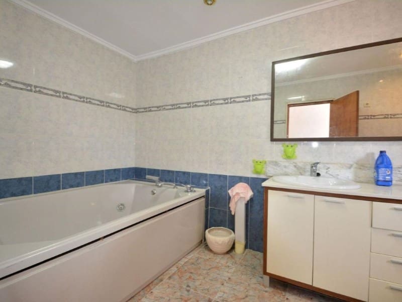 4 bedroom Semi-detached Villa for sale in Torrevieja with pool - € 235,000 (Ref: 9984897)
