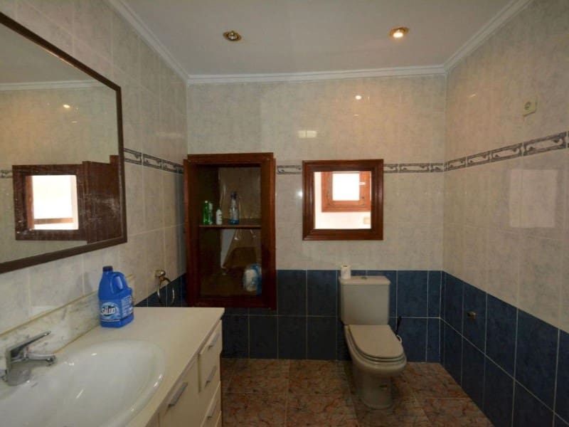 4 bedroom Semi-detached Villa for sale in Torrevieja with pool - € 235,000 (Ref: 9984897)