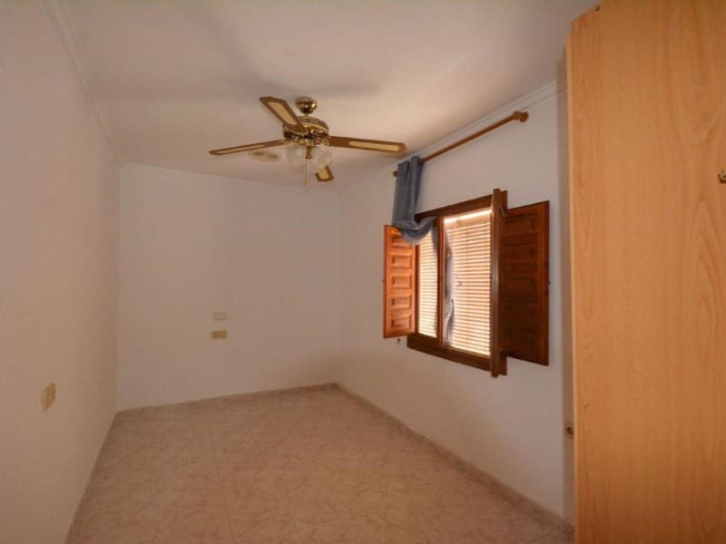 4 bedroom Semi-detached Villa for sale in Torrevieja with pool - € 235,000 (Ref: 9984897)