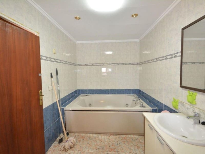 4 bedroom Semi-detached Villa for sale in Torrevieja with pool - € 235,000 (Ref: 9984897)