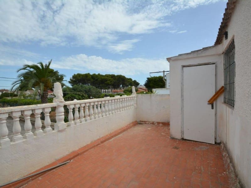 4 bedroom Semi-detached Villa for sale in Torrevieja with pool - € 235,000 (Ref: 9984897)