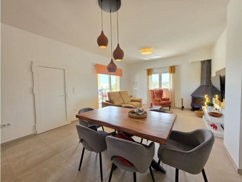 3 slaapkamer Villa te koop in Pinoso met zwembad - € 423.995 (Ref: 9984913)