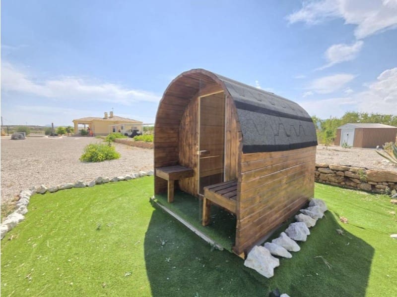 3 slaapkamer Villa te koop in Pinoso met zwembad - € 423.995 (Ref: 9984913)