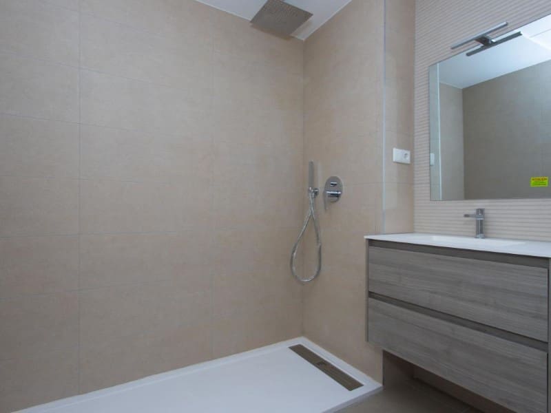 Bungalow de 3 habitaciones en Monforte del Cid en venta con piscina - 365.000 € (Ref: 9984915)