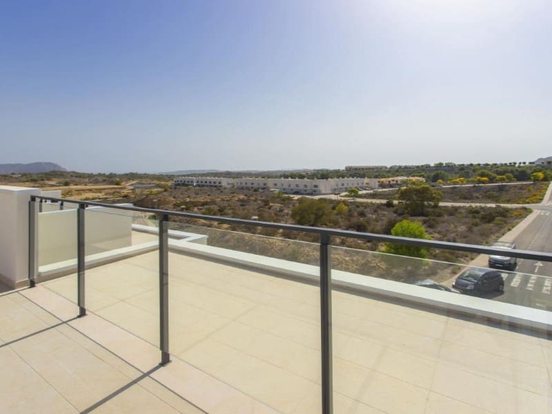 Bungalow de 3 habitaciones en Monforte del Cid en venta con piscina - 365.000 € (Ref: 9984915)