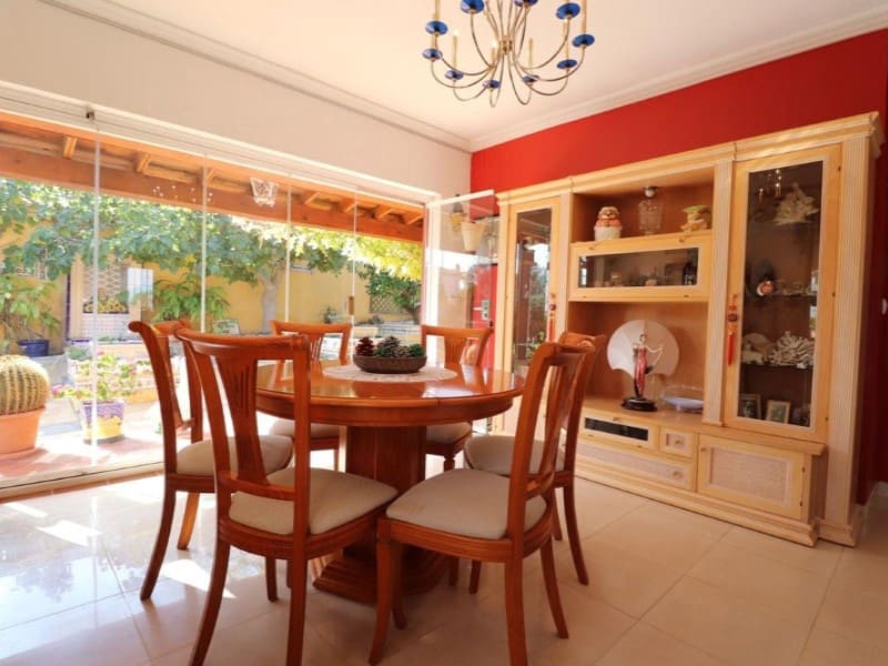 3 soveværelse Villa til salg i Almoradi med swimmingpool - € 549.500 (Ref: 9984919)