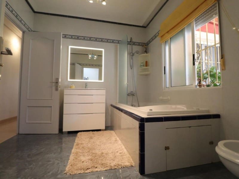 3 soveværelse Villa til salg i Almoradi med swimmingpool - € 549.500 (Ref: 9984919)
