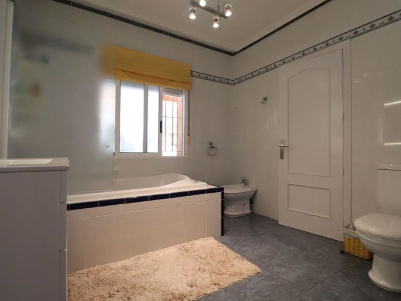 3 soveværelse Villa til salg i Almoradi med swimmingpool - € 549.500 (Ref: 9984919)