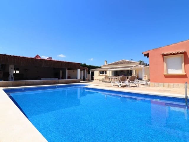 Chalet de 6 habitaciones en Almoradí en venta con piscina - 595.000 € (Ref: 9984921)
