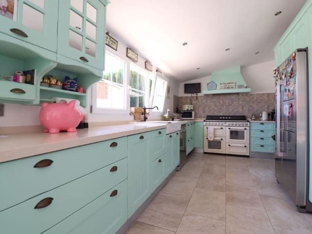 Chalet de 6 habitaciones en Almoradí en venta con piscina - 595.000 € (Ref: 9984921)