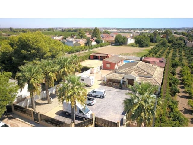 Chalet de 6 habitaciones en Almoradí en venta con piscina - 595.000 € (Ref: 9984921)