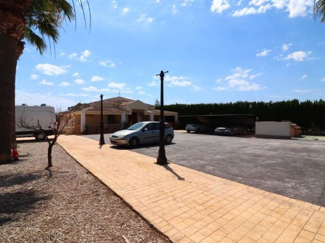 Chalet de 6 habitaciones en Almoradí en venta con piscina - 595.000 € (Ref: 9984921)