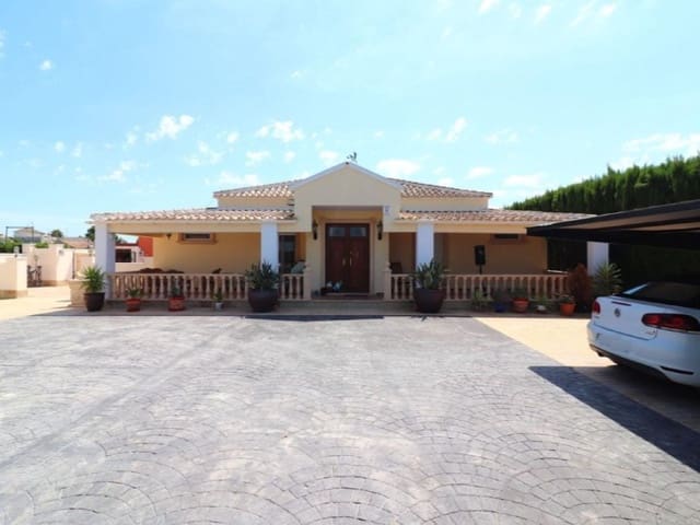 Chalet de 6 habitaciones en Almoradí en venta con piscina - 595.000 € (Ref: 9984921)