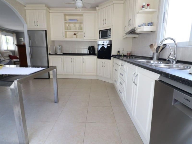 3 slaapkamer Villa te koop in Almoradi met zwembad - € 585.000 (Ref: 9984922)