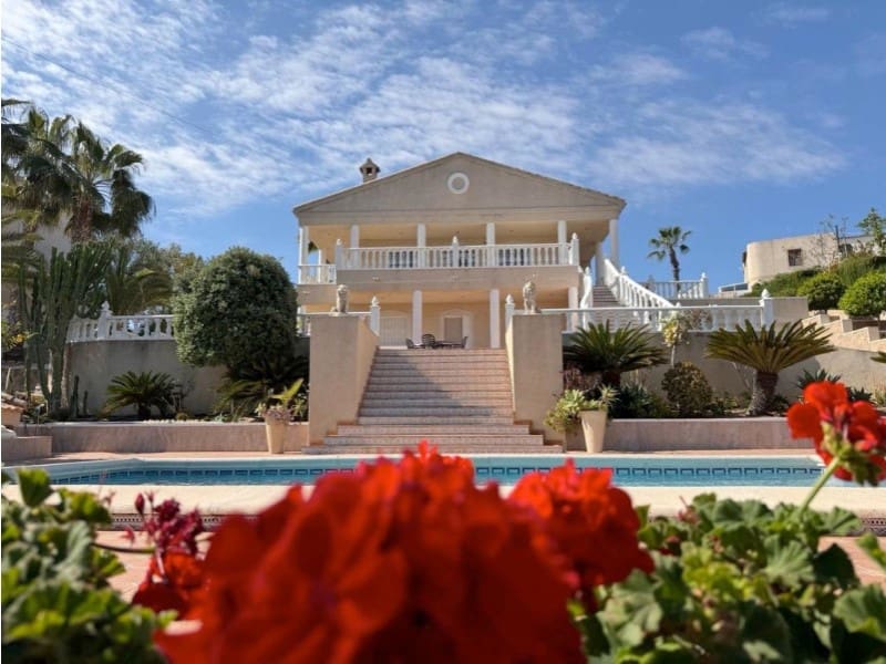 3 slaapkamer Villa te koop in Almoradi met zwembad - € 585.000 (Ref: 9984922)
