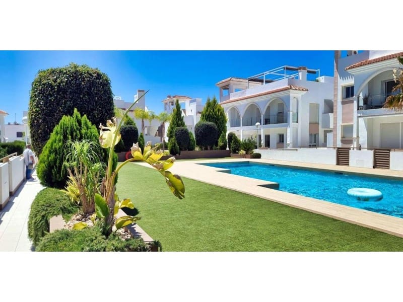 Chalet de 2 habitaciones en Benijófar en venta con piscina - 324.900 € (Ref: 9984923)