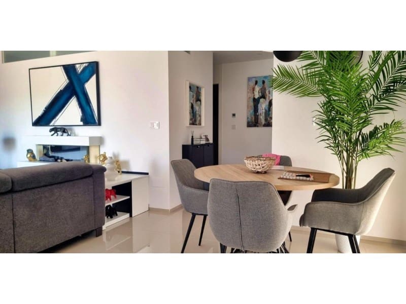 Chalet de 2 habitaciones en Benijófar en venta con piscina - 324.900 € (Ref: 9984923)