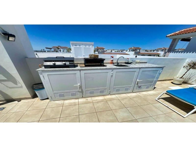 Chalet de 2 habitaciones en Benijófar en venta con piscina - 324.900 € (Ref: 9984923)