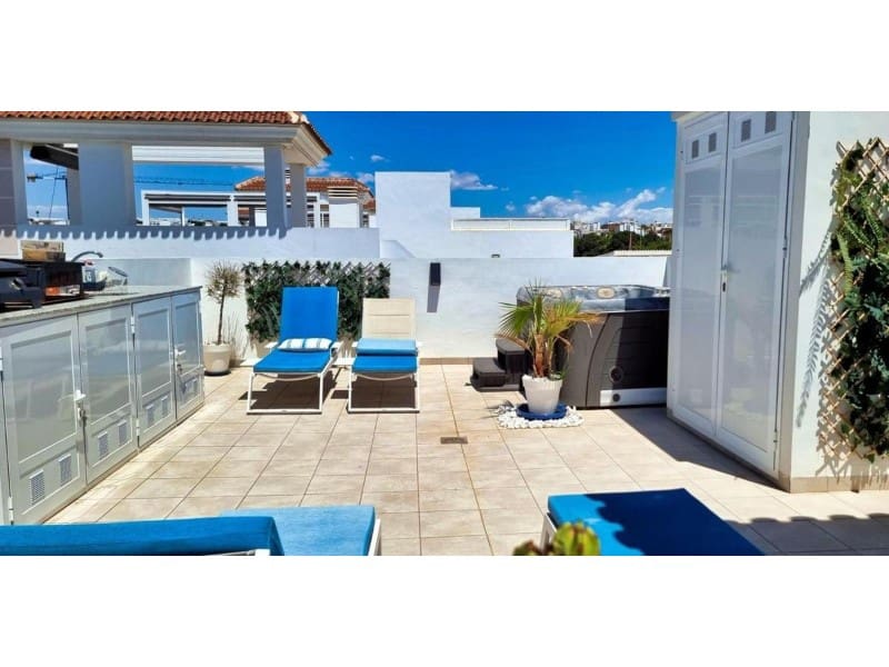 Chalet de 2 habitaciones en Benijófar en venta con piscina - 324.900 € (Ref: 9984923)