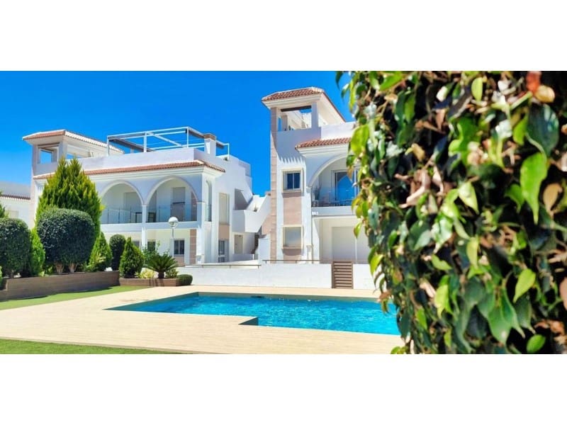 Chalet de 2 habitaciones en Benijófar en venta con piscina - 324.900 € (Ref: 9984923)