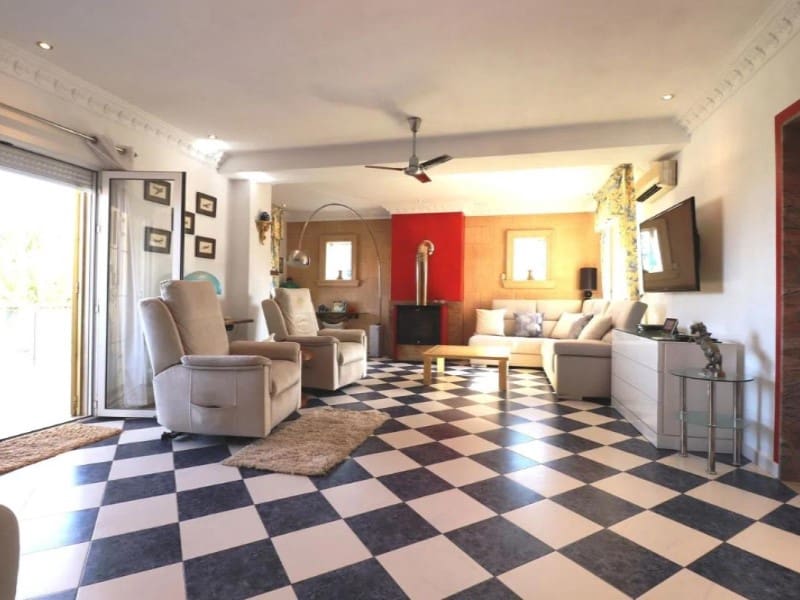 3 slaapkamer Villa te koop in Almoradi met zwembad - € 549.500 (Ref: 9984930)