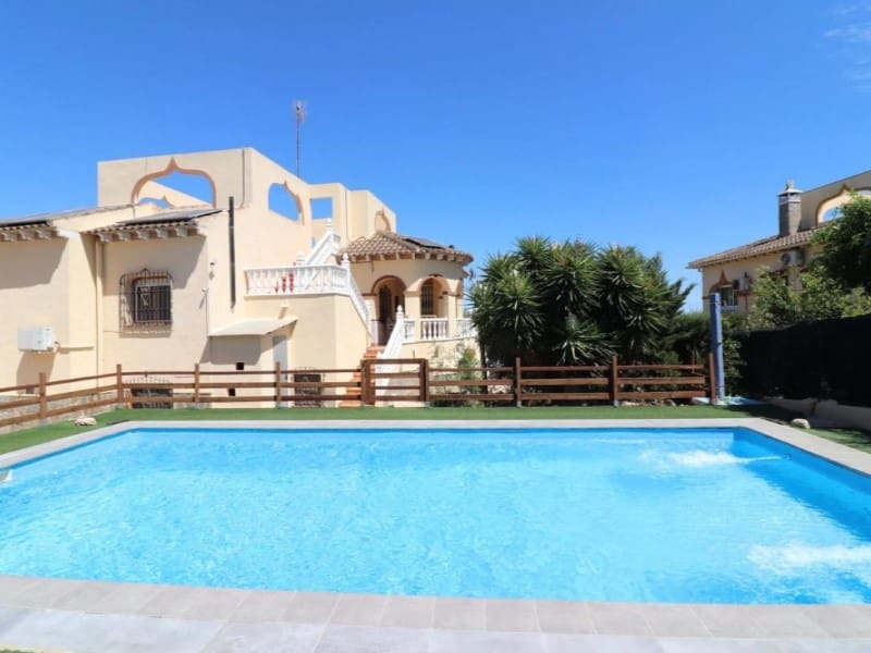 5 soveværelse Villa til salg i Algorfa med swimmingpool - € 418.000 (Ref: 9984932)