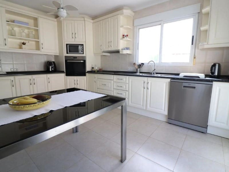 3 soveværelse Villa til salg i Almoradi med swimmingpool - € 585.000 (Ref: 9984934)