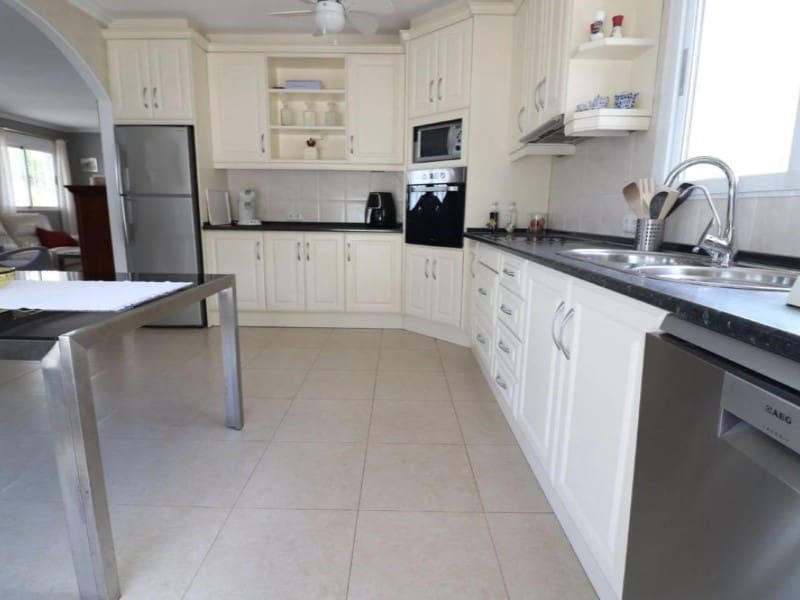 3 soveværelse Villa til salg i Almoradi med swimmingpool - € 585.000 (Ref: 9984934)