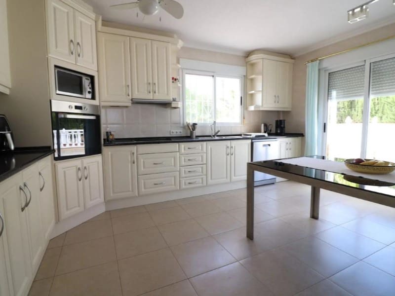 3 soveværelse Villa til salg i Almoradi med swimmingpool - € 585.000 (Ref: 9984934)