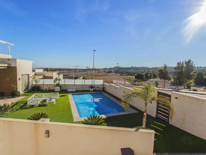 3 bedroom Villa for sale in San Miguel de Salinas with pool - € 682,500 (Ref: 9984937)