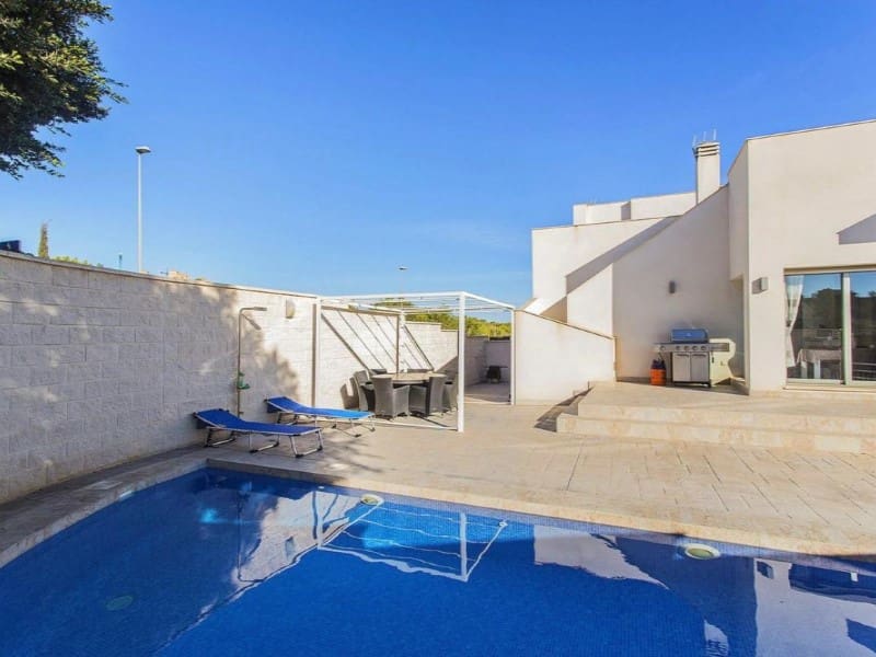 3 bedroom Villa for sale in San Miguel de Salinas with pool - € 682,500 (Ref: 9984937)